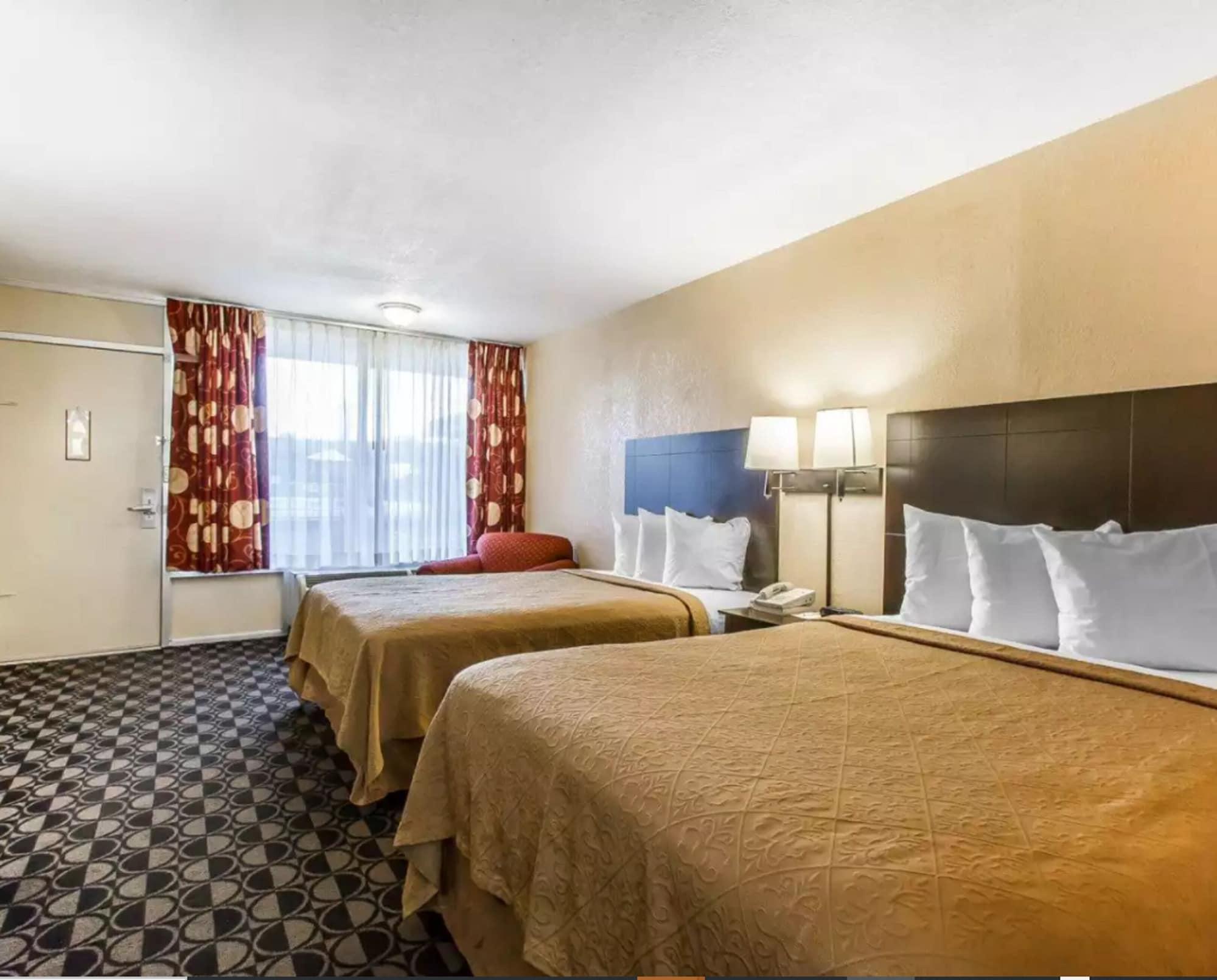 Quality Inn Ada Near University Kültér fotó