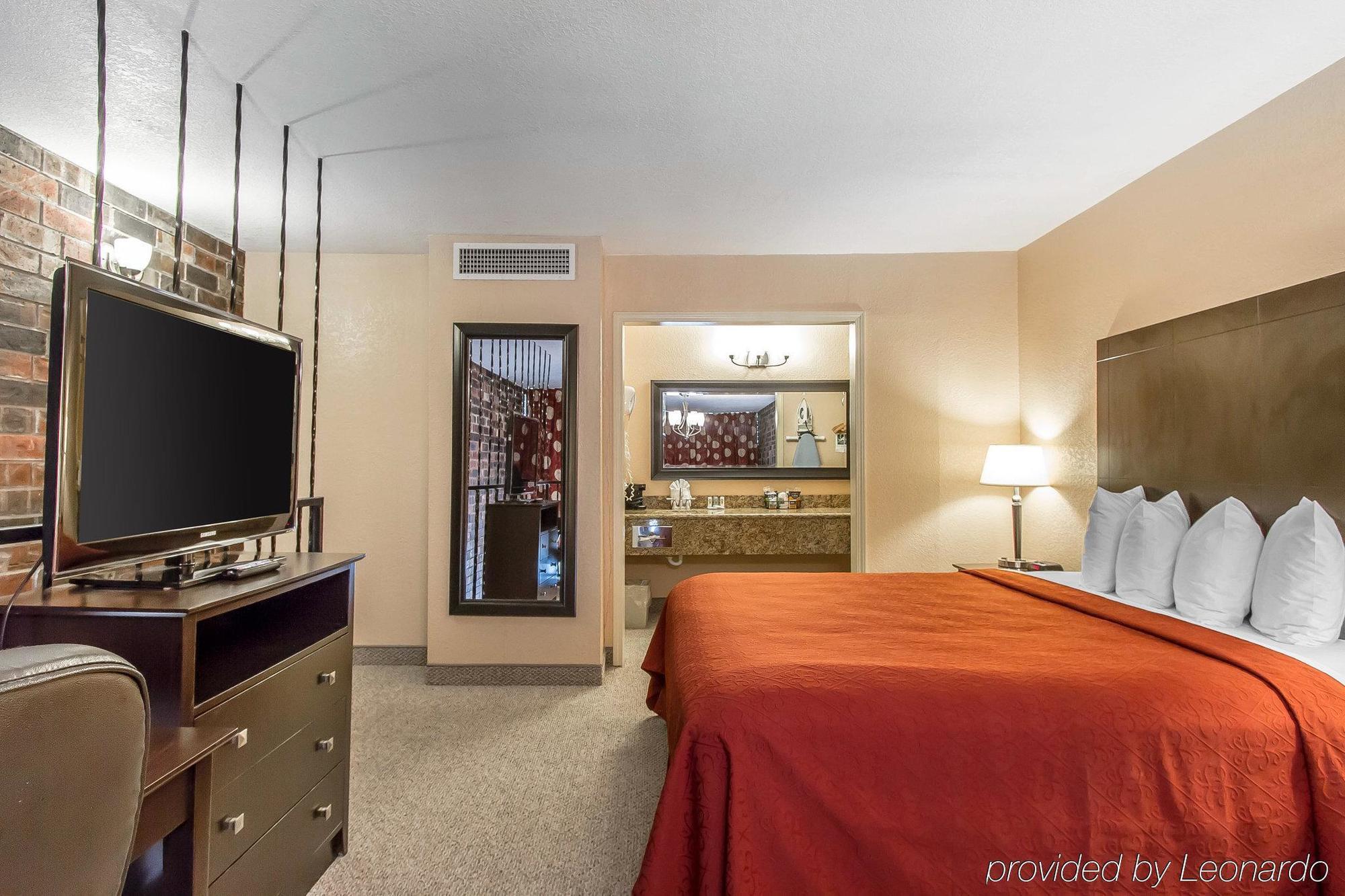 Quality Inn Ada Near University Kültér fotó